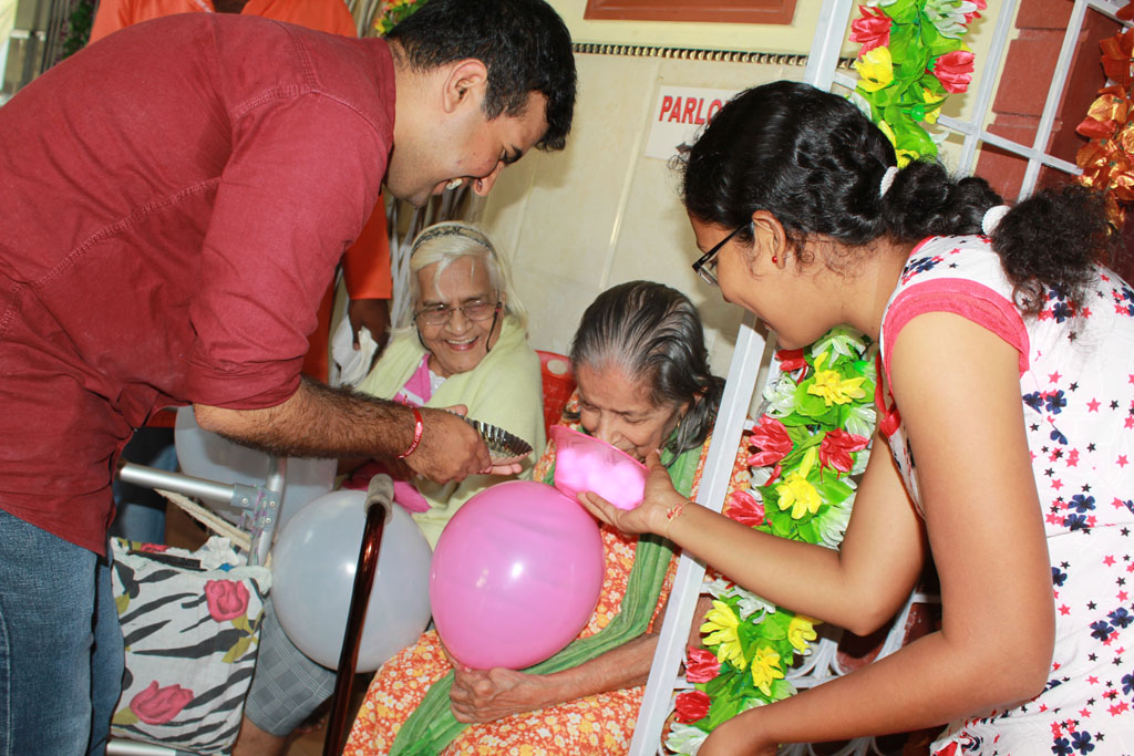 Oldage Home Visit - old-age-home-10