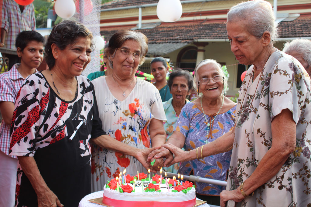 Oldage Home Visit - old-age-home-3